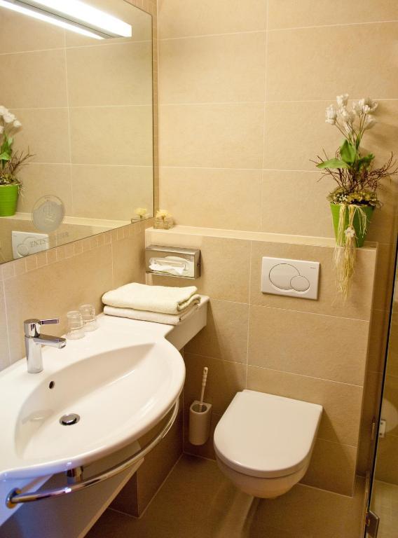 Hotel Garni Entstrasser 키츠부헬 객실 사진